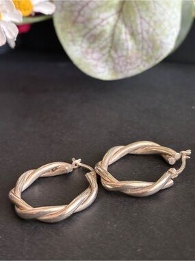 925 Silver Twisted Hoop Earrings in Polished Silver Finish